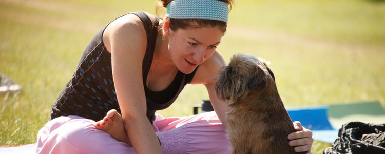 Doga, el nuevo yoga que puedes practicar con tu perro